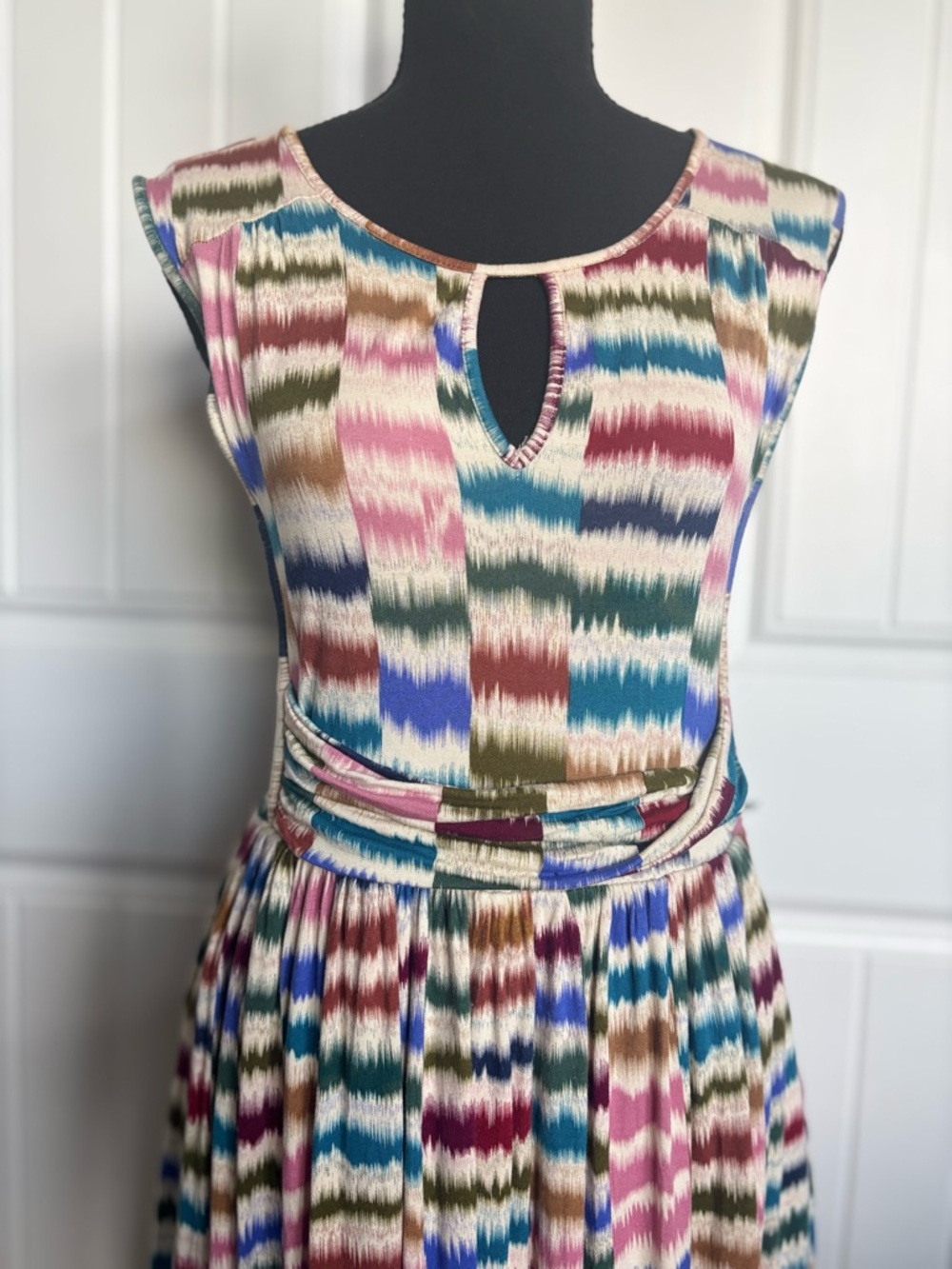 Mauve Multicolor Ikat-Print Midi Dress with Keyhole - Picture 2 of 4